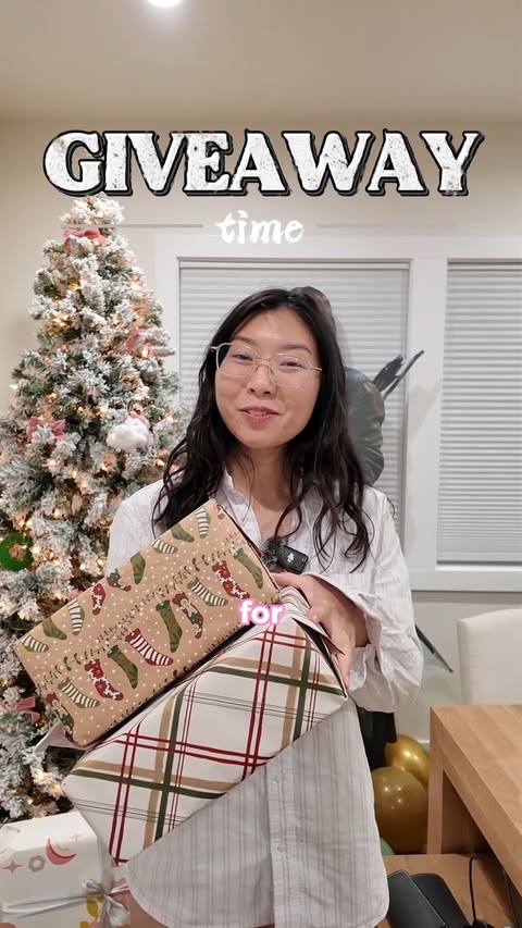 Instagram post by @peachietech for HyperX. Caption reads: [...] in the mood for giving season thanks to....