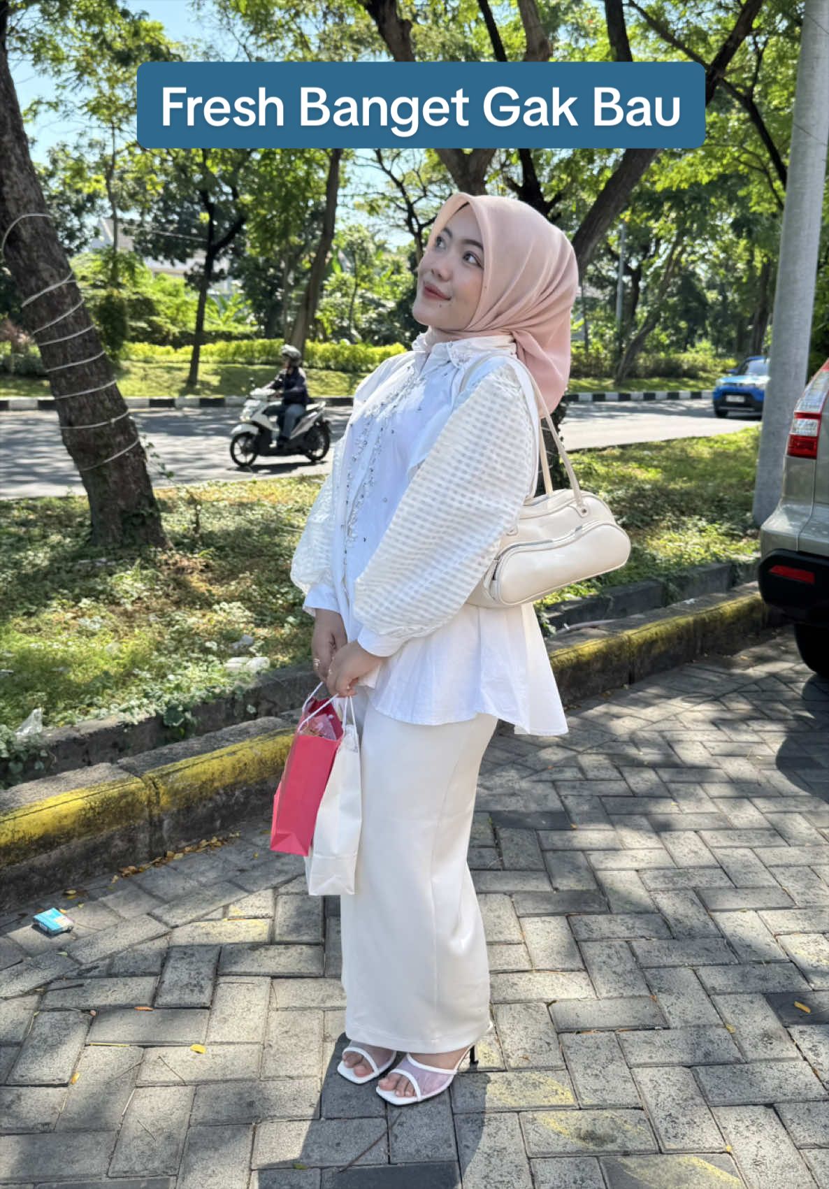 TikTok post by @anisaaryant for Metoo Beauty. Caption reads: @Metoo Beauty yang sering ngilu dan bau mulut....