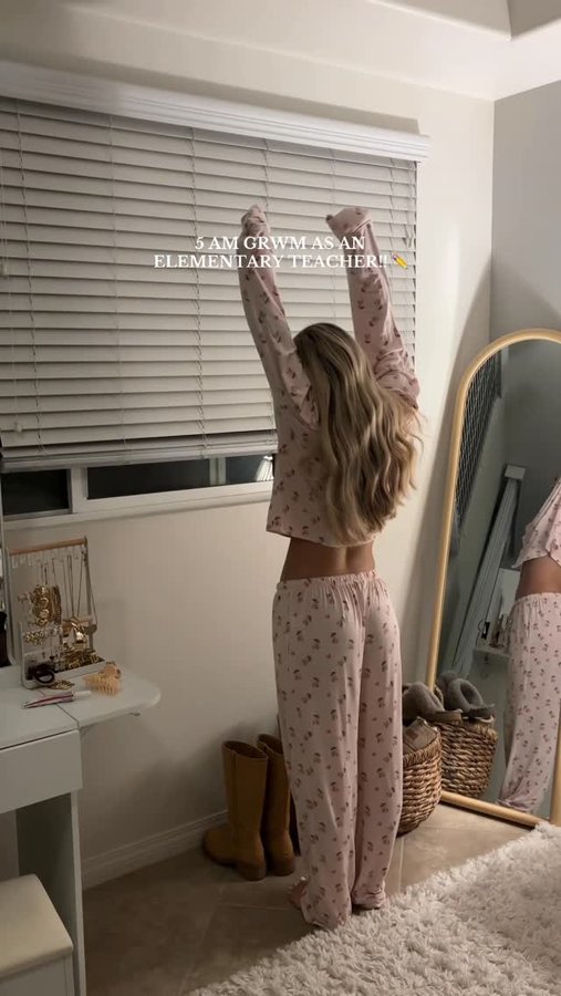 Instagram post by @miahowerton for California Naturals. Caption reads: [...] much needed hair wash with....