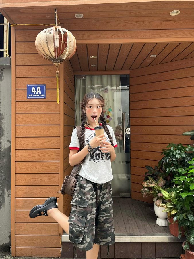 Instagram post by @dee.koiiiiiiiiii for MUSINSA. Caption reads: 🍓🌵.