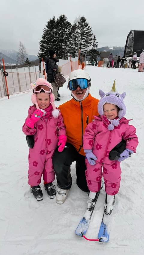 Instagram post by @ashpollard__ for Hoshino Resorts. Caption reads: [...] it “family skiing”. Stoked! 💗....