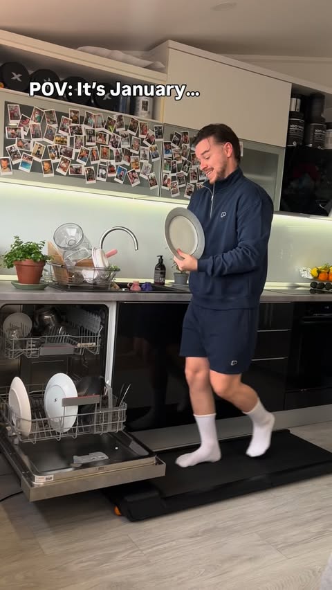 Instagram post by @fitnessflo.pro for WalkingPad. Caption reads: [...] and life show up 😅
A walking pad....