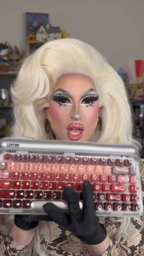 Instagram post by @deardeere for LOFREE. Caption reads: [...] these are?? Obsessed 🤩 thank you @lofree.co....