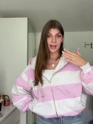 TikTok post by @finja.ruby for SCUFFERS. Caption reads: outfit check @SCUFFERS #outfitcheck #viral #fyp.