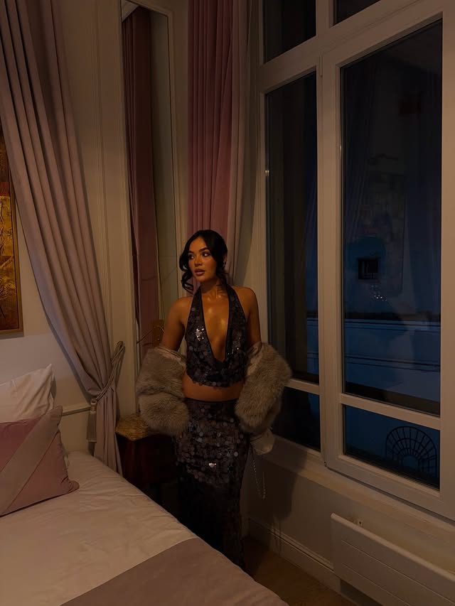 Instagram post by @emilyxmorann for Missguided. Caption reads: Are u happy to be in Paris ?? Oui 

@missguided....