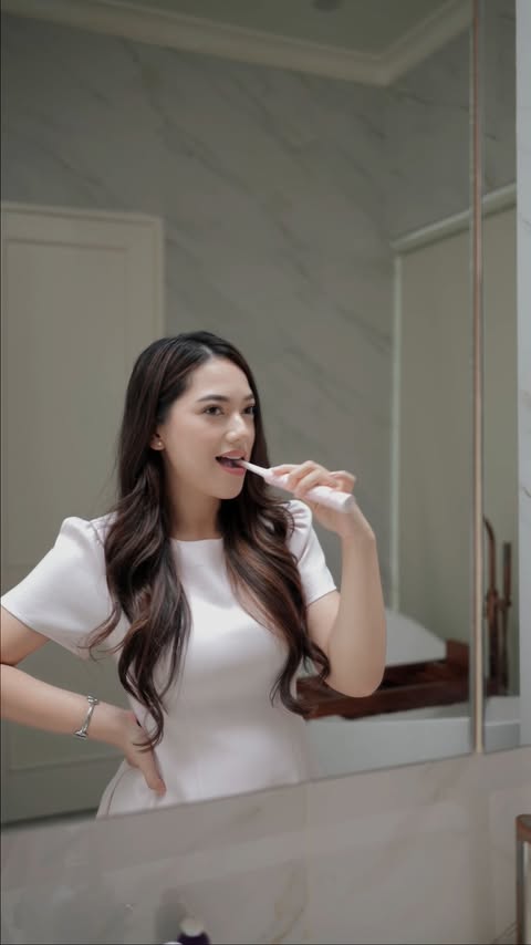Instagram post by @nabilagardena for Tanya Pepsodent. Caption reads: Toothbrush tergemes yang pernah aku punya, and....