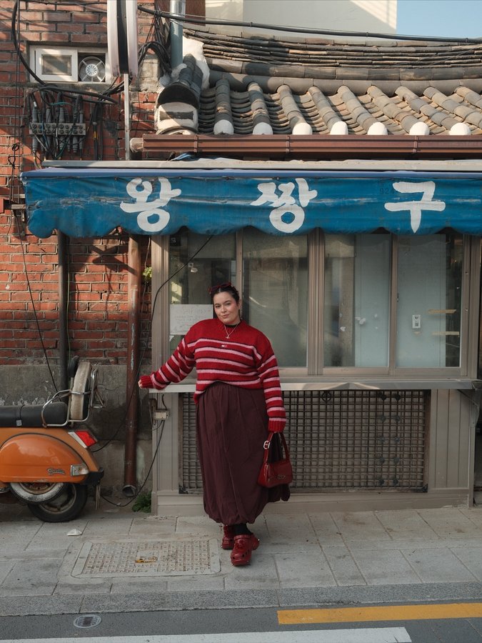 Instagram post by @fizpireta for Zalando. Caption reads: Por Seoul con mi look kimchiii ♥️🇰🇷🥬 todo de....