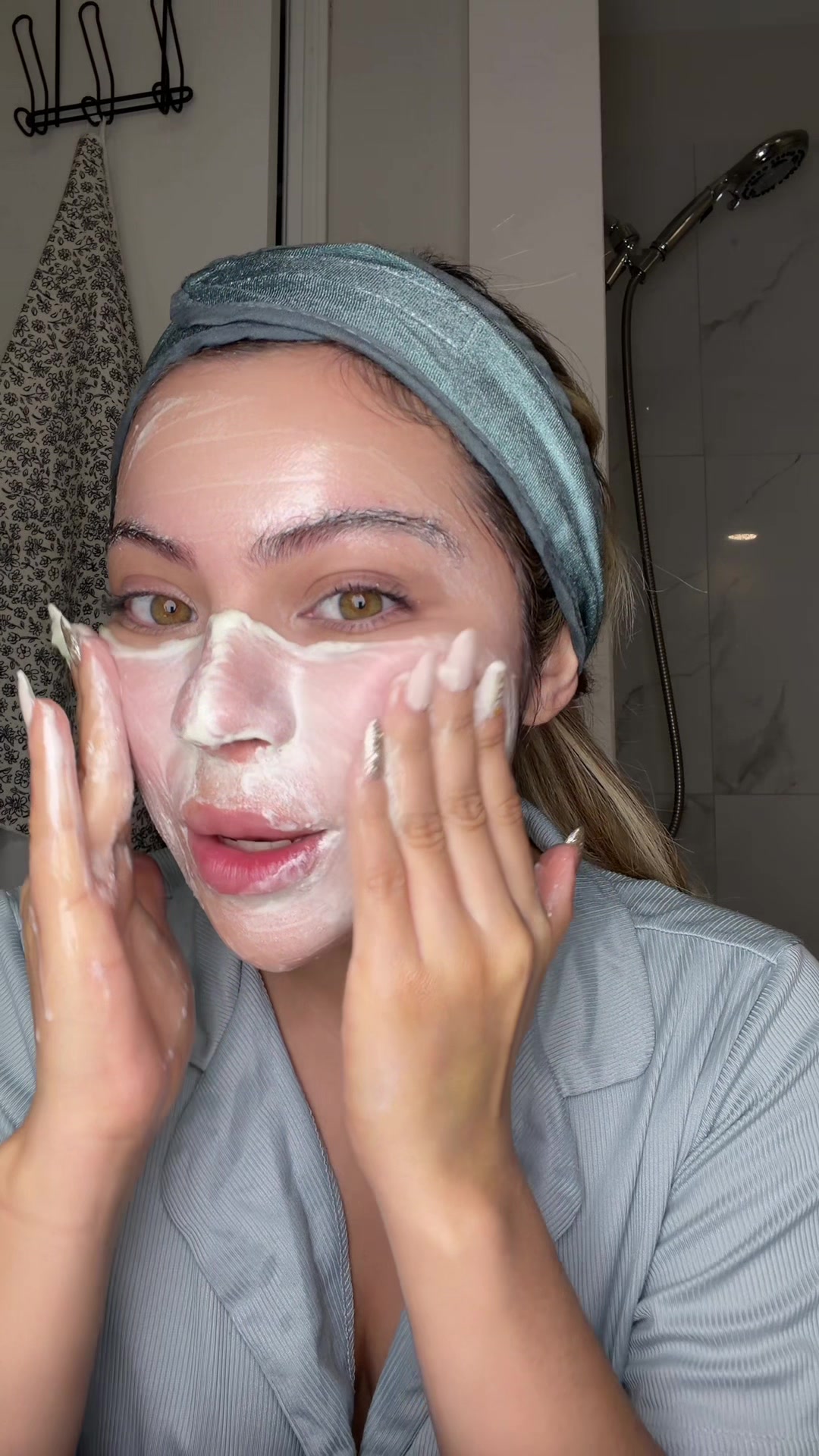 TikTok post by @lauraisssela for arencia. Caption reads: Recomendado ✅  @Arencia  #TikTokShopHolidayHaul....