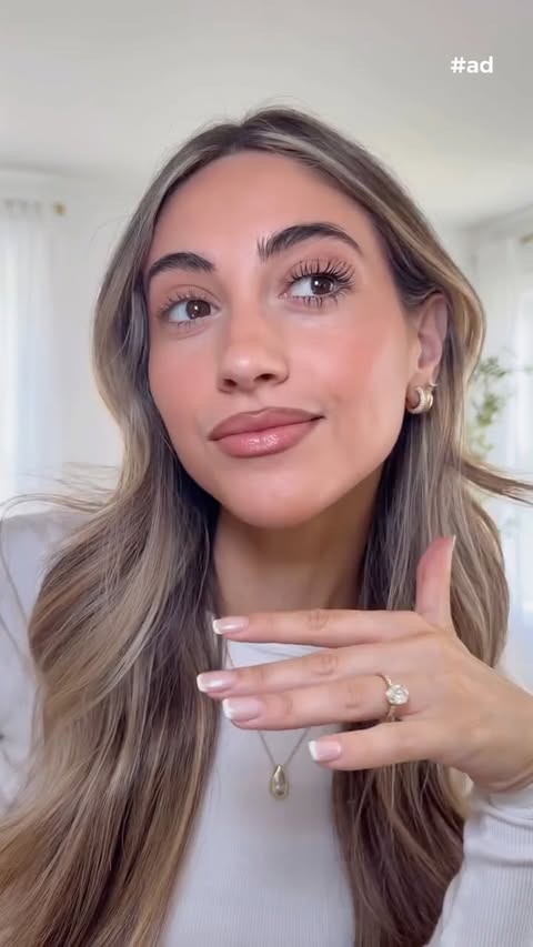 Instagram post by @samanthaarandazzo for COVERGIRL. Caption reads: #ad My @Covergirl Lash Blast Mascara Routine 🌟!....