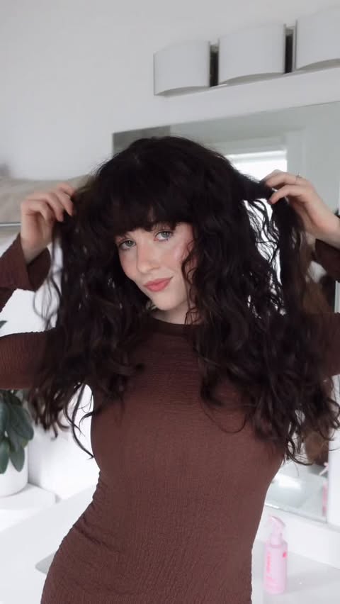 Instagram post by @aliciamaclaren for DESIGNME Hair. Caption reads: [...] crunch. Just a few spritzes of the....