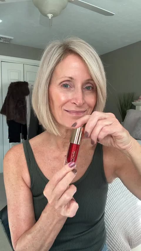 Instagram post by @refreshinglywrinkledfilterfree for Sculpted By Aimee. Caption reads: Happy Thursday… how is it already December 4th????....