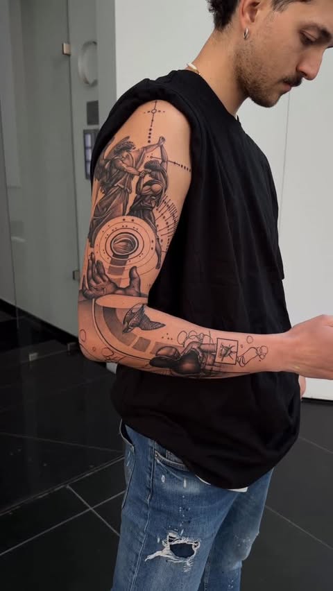 Instagram post by @gabrielepalma_ for Dragonhawk Official. Caption reads: [...] story, your skin…
.
Sponsored....