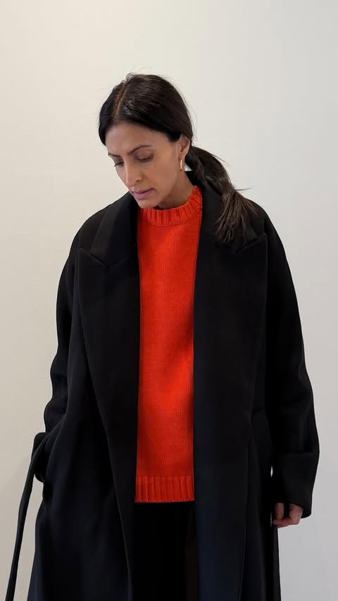 Instagram post by @neelam.ahooja for Banana Republic. Caption reads: I’m not the easiest person to shop for, so I do....