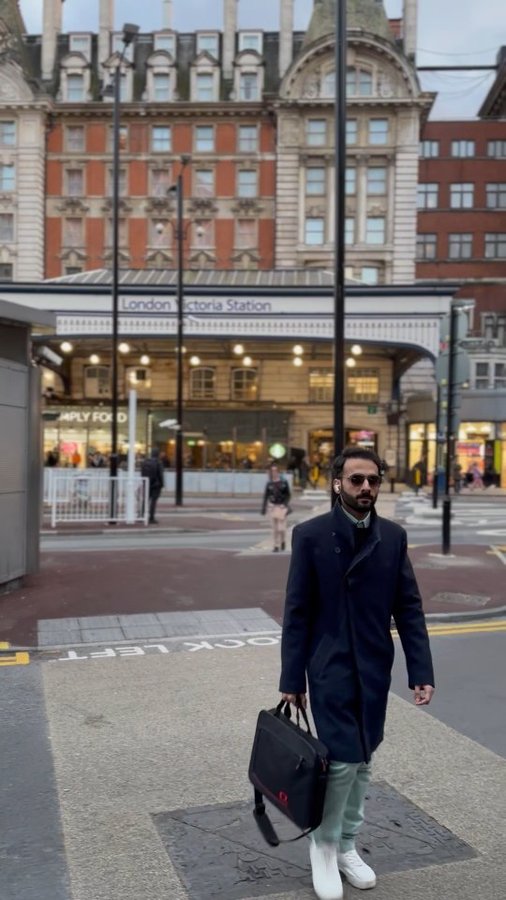 Instagram post by @holaitsbasit for VISIT LONDON. Caption reads: Some of us had a read to Live in London....