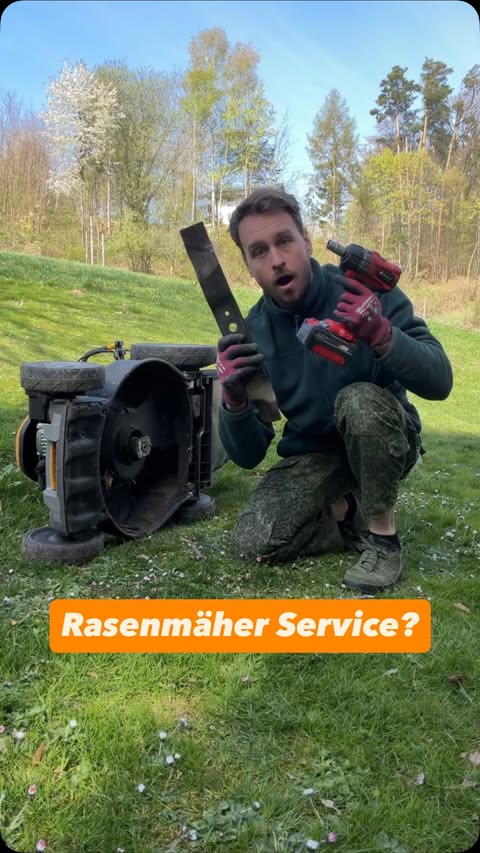 Instagram post by @julianmediahouse for OBI Österreich. Caption reads: Es ist wieder soweit, der Rasenmäher wacht aus dem....