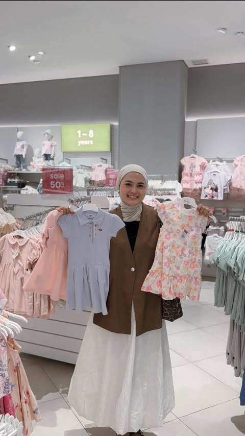 Instagram post by @nabilaaprln for Babyshop. Caption reads: [...] nangis, moms! 🛍️✨ Lagi mampir ke Babyshop....