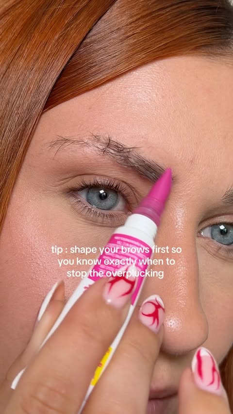 Instagram post by @chloeandcosmetics for Typology. Caption reads: [...] @lorealparis eyebrow pencil*giftad....