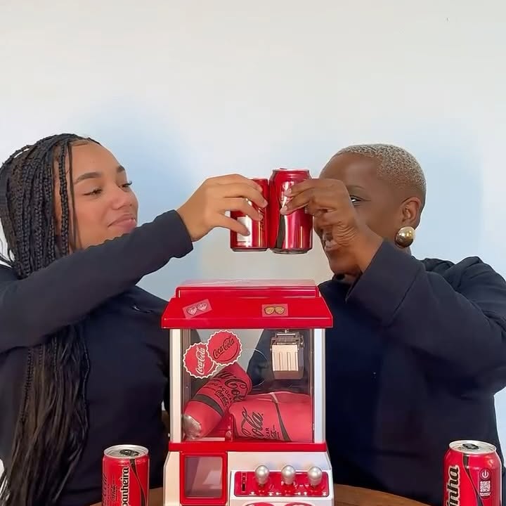 Instagram post by @dudapimenta for Coca-Cola Brasil. Caption reads: Hoje foi dia de jogar o “Jogo da Verdade” com....