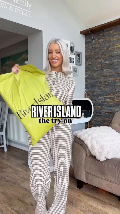 Instagram post by @laurenkayleyx for River Island. Caption reads: [...] for links girls 🍁 How unreal is this....