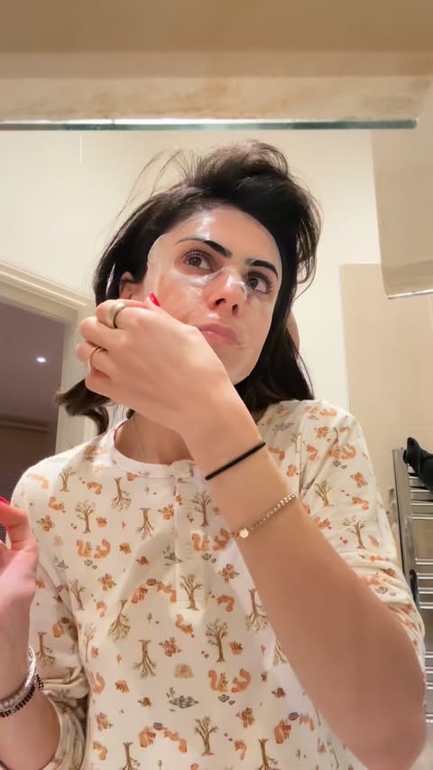 Instagram post by @shivani.pau for Holland & Barrett. Caption reads: The secret to habits that actually stick? Context,....