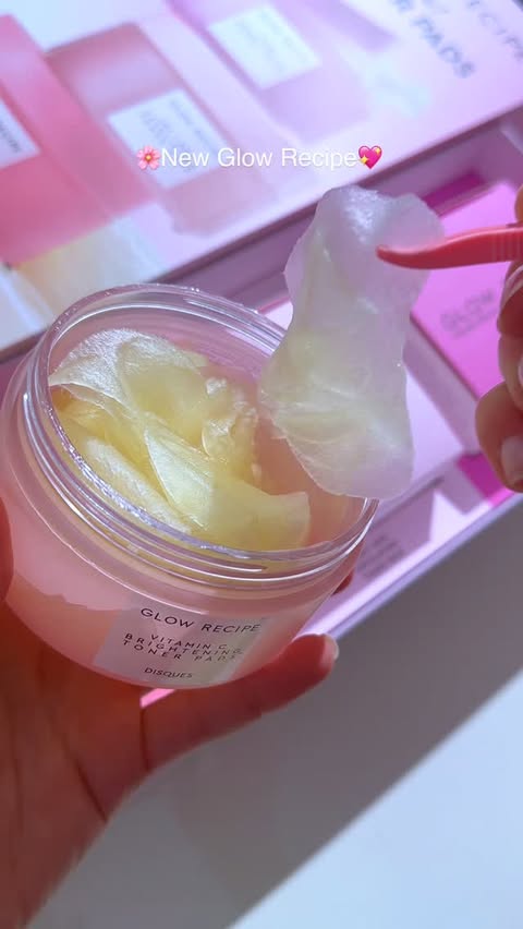 Instagram post by @marinanalha for Glow Recipe. Caption reads: [...] 🌸Vitamin C 🌷LHA + AHA 🌻PDRN+ Get....