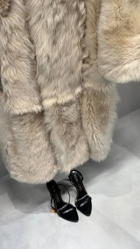 Instagram post by @mishka_dii for House of CB. Caption reads: Stay annoying & mysterious 💋

dress @houseofcb....