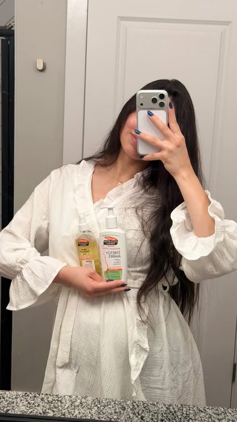Instagram post by @yasmilopezz for PALMERS. Caption reads: [...] embarazo usé el aceite y la crema de....