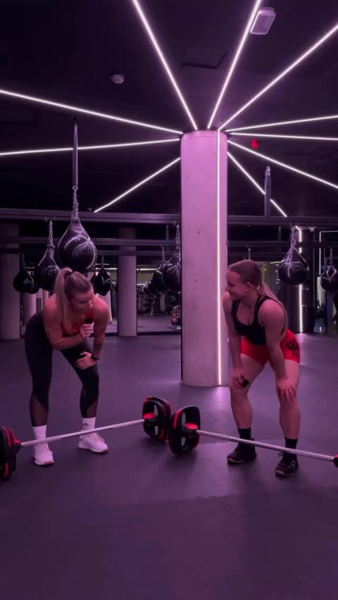 Instagram post by @evcadob for LES MILLS. Caption reads: BLACK FRIDAY – HEAVY DEALS 🖤 
50% off on....