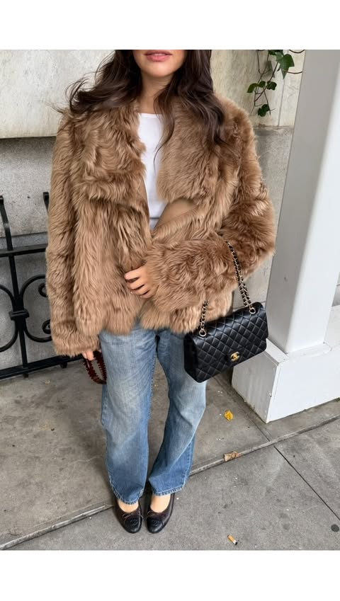 Instagram post by @juliamervis for Burt's Bees. Caption reads: #BurtsBeesPartner spend the morning with me &....