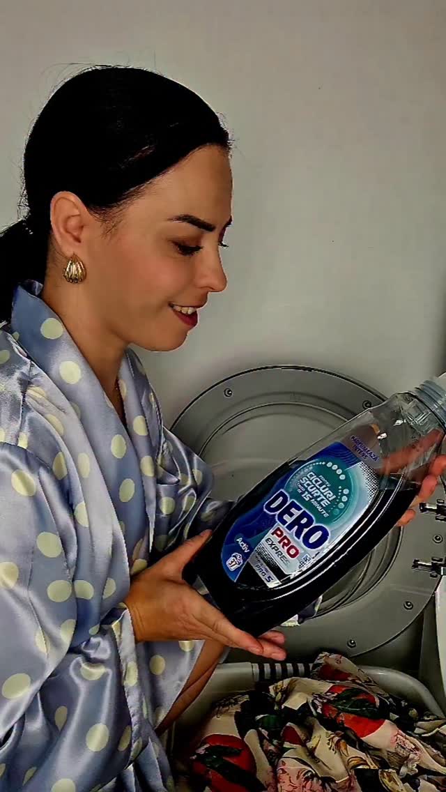 Instagram post by @ioanamanu.ugc for BUZZStore. Caption reads: Am gasit metoda prin care sa am hainele curate si....