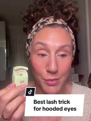 TikTok post by @makeupbykaty_angelidi for MUA Cosmetics Maroc. Caption reads: The best lash curlers for hooded eyes (all eyes to....