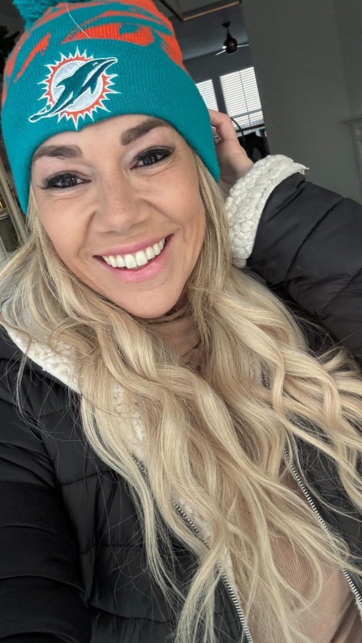 Instagram post by @corincaracciolo for Get The Mozy. Caption reads: #ad #partnership Florida is Frozen....