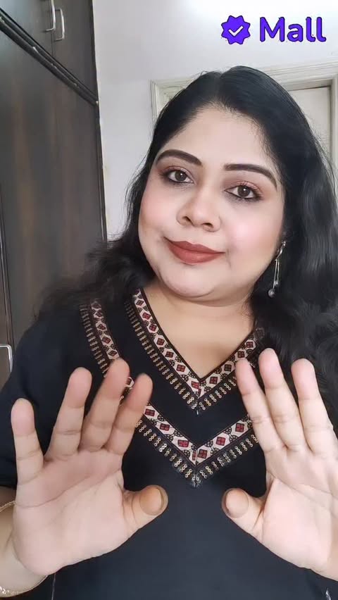 Instagram post by @glam_your_look for Minimalist. Caption reads: Comment for link 🖇 @meeshoapp @beminimalist__....