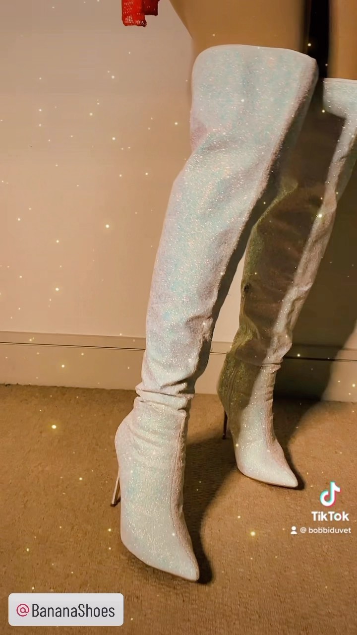 Instagram post by @bobbiduvet for Pleaser Shoes. Caption reads: [...] high boots from @bananashoes_com by....