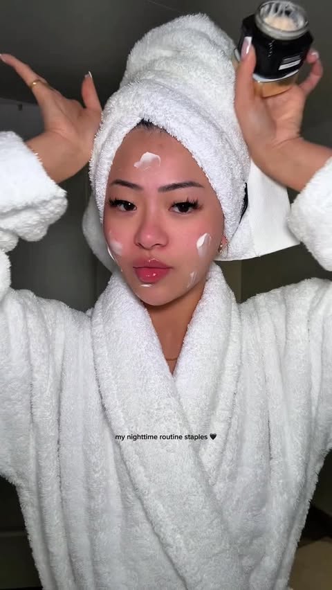 Instagram post by @fionaannee for Silk & Snow. Caption reads: my precious lil nighttime routine to fuel my skin....