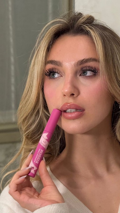 Instagram post by @carlottafiasella for Sephora Italia. Caption reads: [...] trovate in esclusiva da @sephoraitalia....