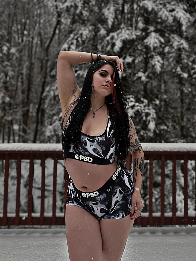 Instagram post by @vampiress_emma for PSD Underwear. Caption reads: [...] alluring 🖤❄️👻🥀 Ghostface set:....