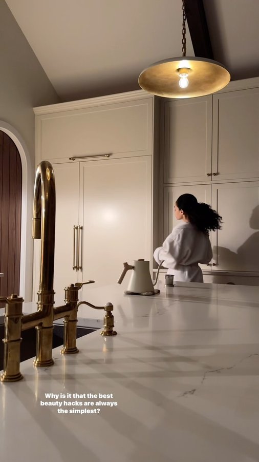 Instagram post by @shannbailee for Sky Organics. Caption reads: A few of my favorite ways to use @skyorganics.us....