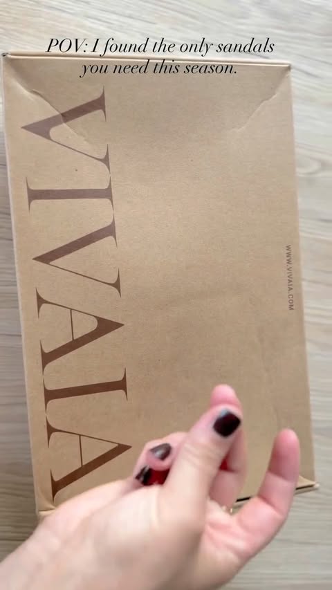 Instagram post by @geralda.gera_ for VIVAIA. Caption reads: @vivaia_official VIVAIA Walker Sandals #vivaia....