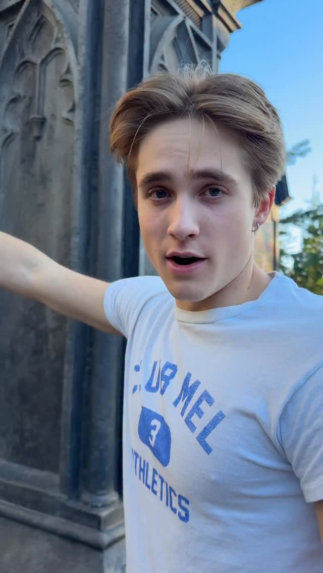 Instagram post by @olivermuhl for Universal Studios Hollywood. Caption reads: Thank you @unistudios for the tickets #ad.