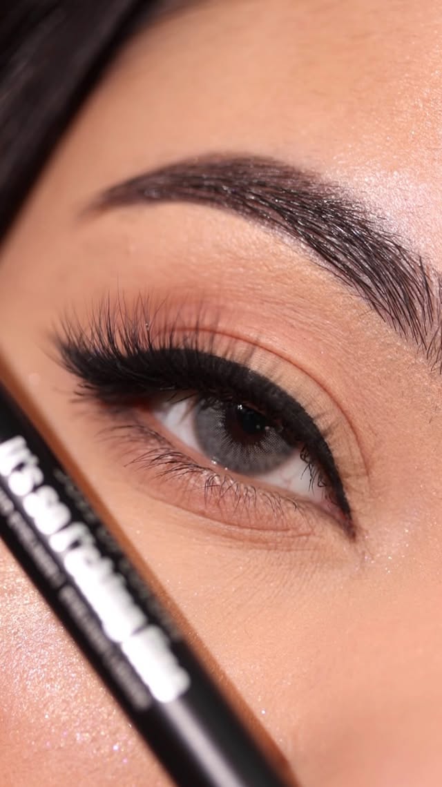 Instagram post by @palletesandpaint for Dose of Colors. Caption reads: [...] eyeliner?😍 I love! ❤️👍🏼 featuring....