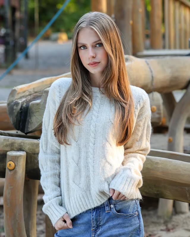 Instagram post by @nelly.opitz for Kids Brand Store. Caption reads: [...] and a big sweater 🤍 Outfit from....