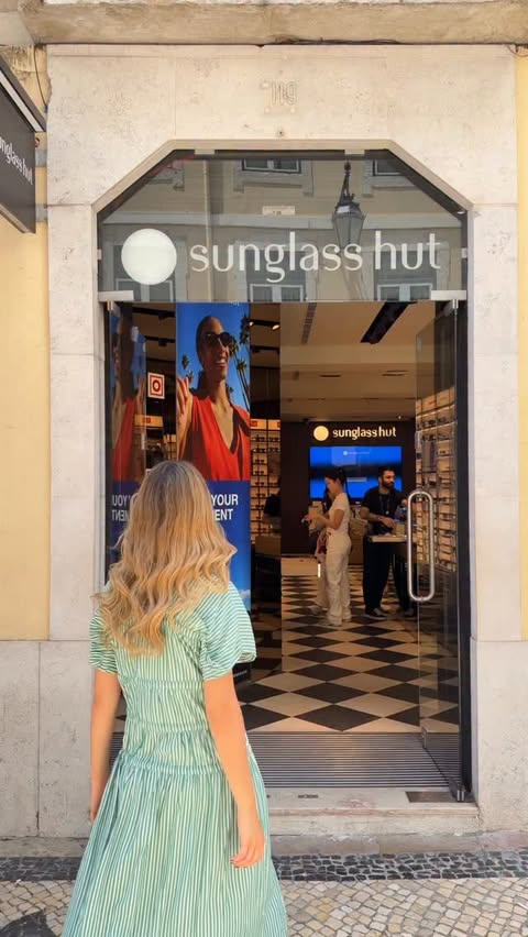 Instagram post by @mariaffrazao for Sunglass Hut. Caption reads: [...] outfit starts with the perfect shades....