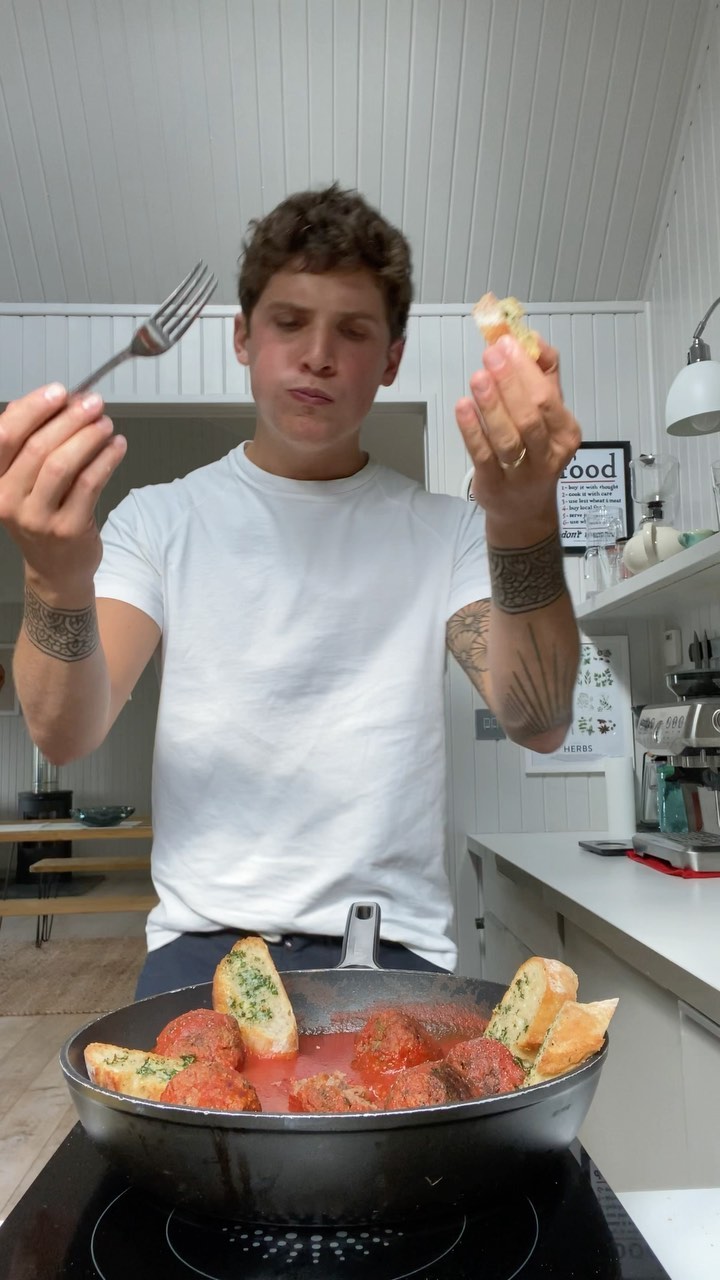 Instagram post by @maxlamanna for Mr Organic. Caption reads: Meatless Meatballs & Garlic Bread AD | With the....