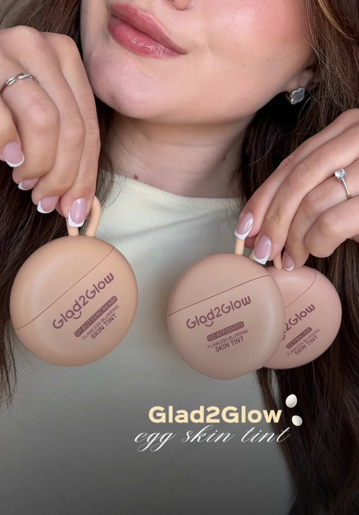 TikTok post by @dashaamart for Glad2Glow.my. Caption reads: [...] blends easily and lasts all day! 😍....