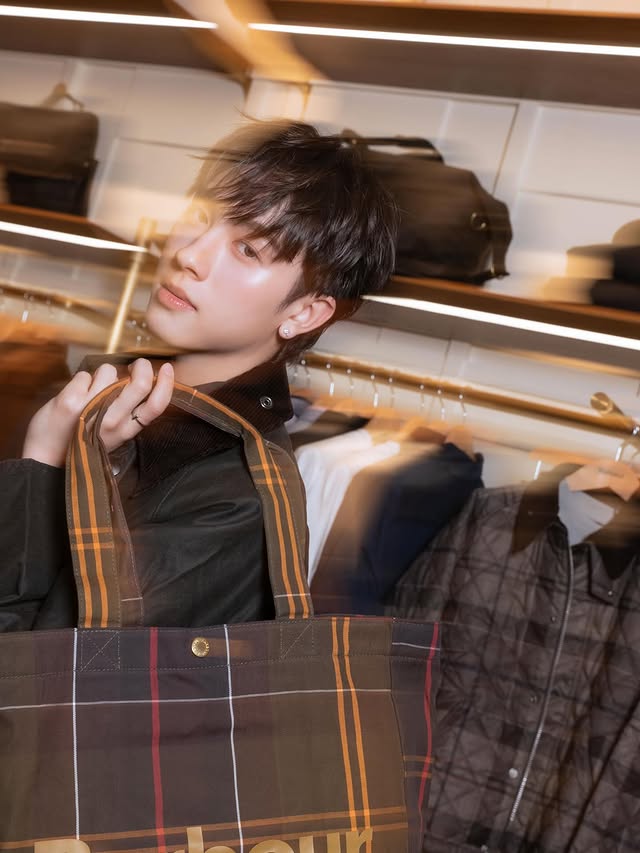 Instagram post by @onglee.proxie for Barbour. Caption reads: #Barbour #BarbourTH #BarbourWayOfLife [...].