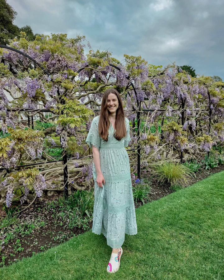 Instagram post by @mairimac_ for UIN Footwear. Caption reads: [Ad-pr] The perfect outfit for London in warm....