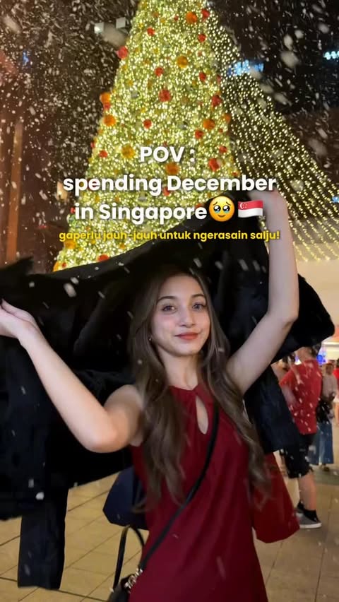 Instagram post by @bil.qis for Visit Singapore. Caption reads: [...] distance in Orchard Road👣🌺🤍....