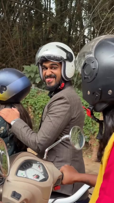 Instagram post by @samsameer_insta for Castrol. Caption reads: Akka friends bandre kushi (part....