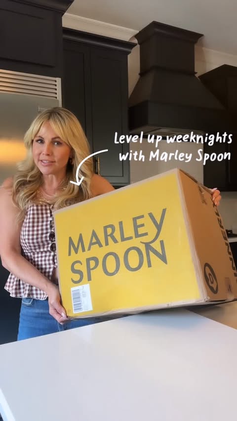 Instagram post by @nashvillewifestyles for Marley Spoon. Caption reads: [...] I might not have picked on my own.....